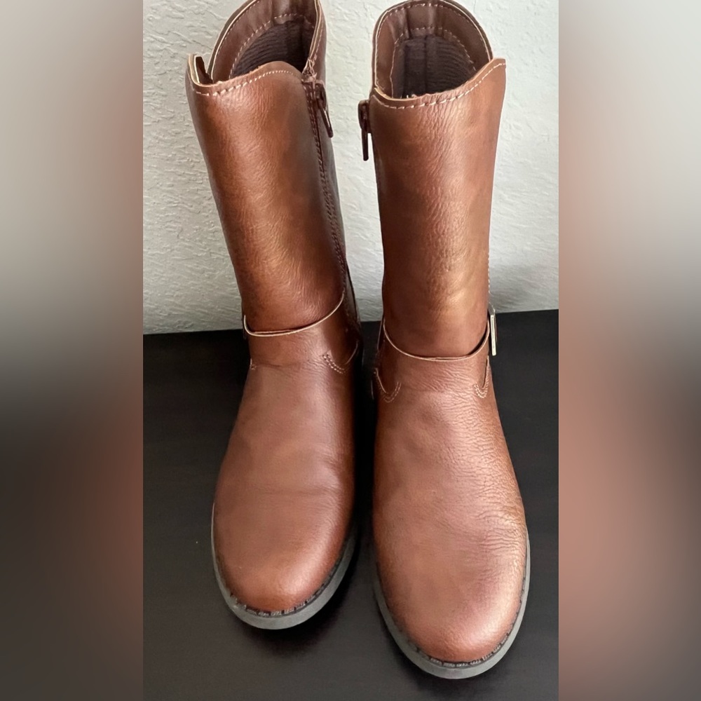 Kids brown boots